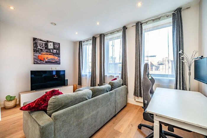 1 Bedroom Flat For Sale In London Road, Isleworth, TW7