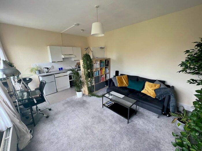 1 Bedroom Flat To Rent In Helix Gardens, Brixton, SW2