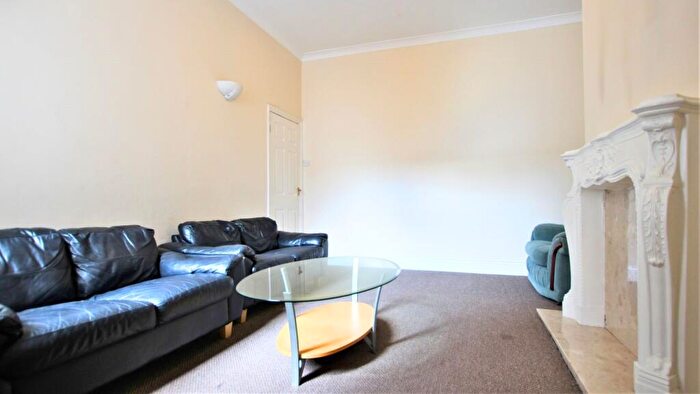 2 Bedroom Flat To Rent In Simonside Terrace, Heaton, Newcastle Upon Tyne, NE6