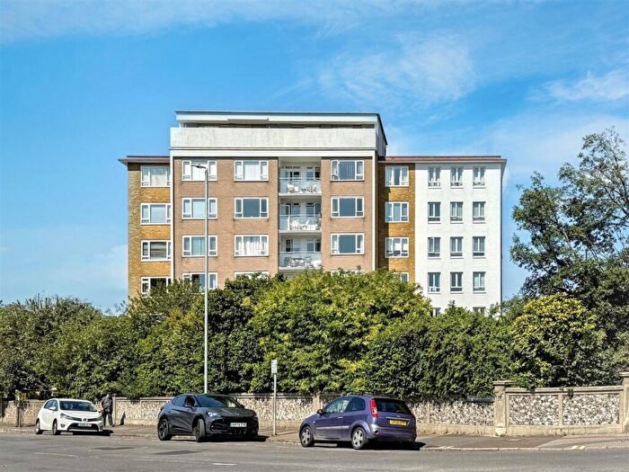 1 Bedroom Flat For Sale In Chiswick Place, Eastbourne, BN21