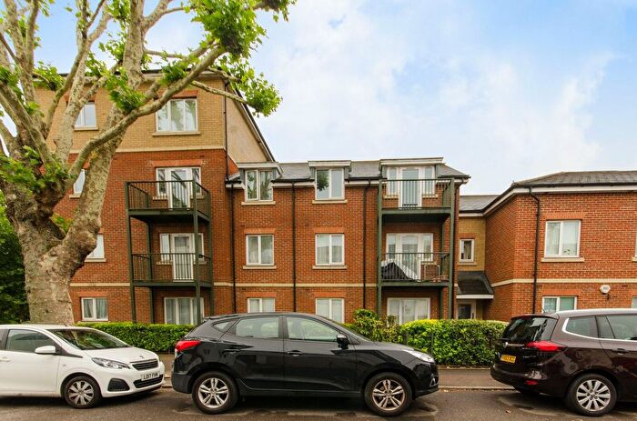 2 Bedroom Flat To Rent In Connections House, Glebe Road, Finchley, London, N3