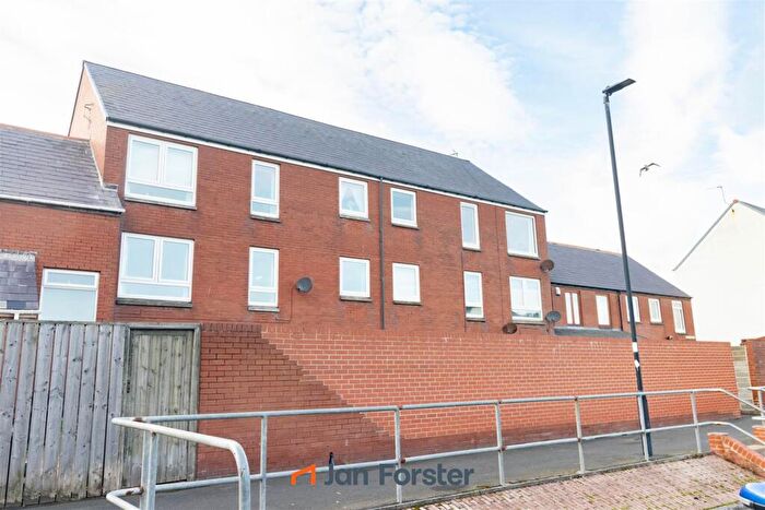 2 Bedroom Apartment For Sale In Dove Court, Cullercoats, North Shields, NE30