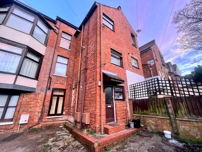 1 Bedroom Flat To Rent In The Warren, Aldershot, Hampshire, GU11