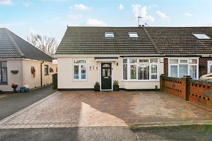 3 Bedroom Semi-Detached House For Sale In Windmill Grove, Portchester, PO16