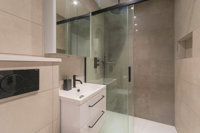 1 Bedroom Flat To Rent In Loftus Road, Shepherd's Bush, London, W12