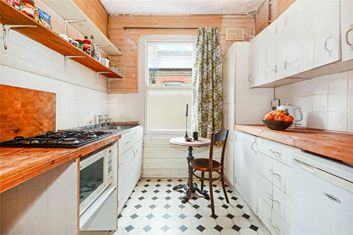 2 Bedroom Flat For Sale In Fleeming Road, Walthamstow, London, E17