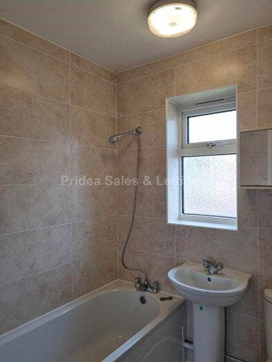 2 Bedroom End Of Terrace House To Rent In Tower Crescent, Lincoln, LN2