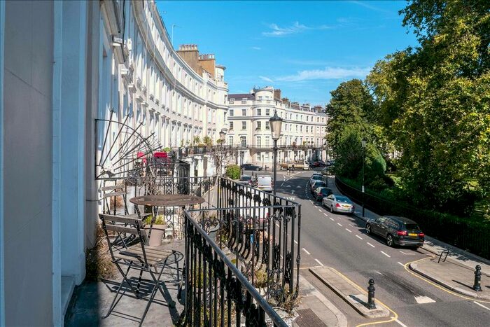 1 Bedroom Flat To Rent In Royal Crescent, London, W11