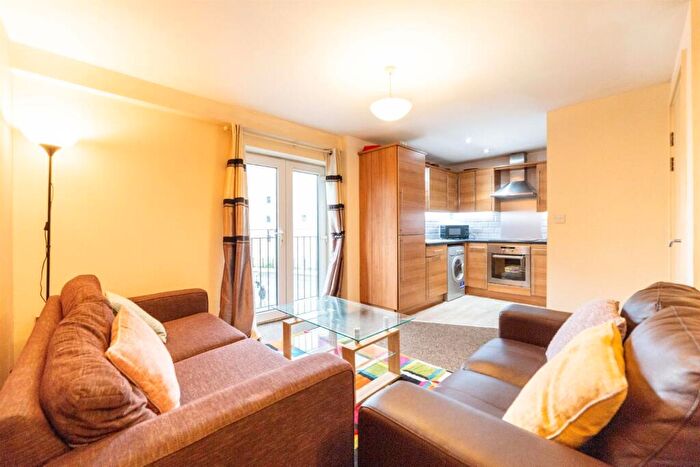 3 Bedroom Apartment To Rent In £pppw - Rialto Building, City Centre, NE1