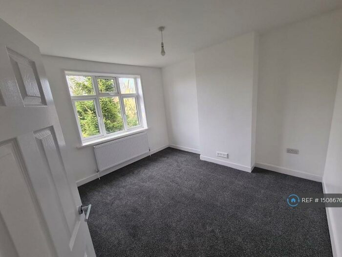 3 Bedroom Semi-Detached House To Rent In Harwich Road, Colchester, CO4