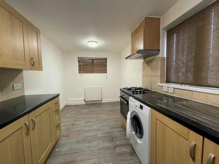 4 Bedroom Flat To Rent In Church Street, London N9