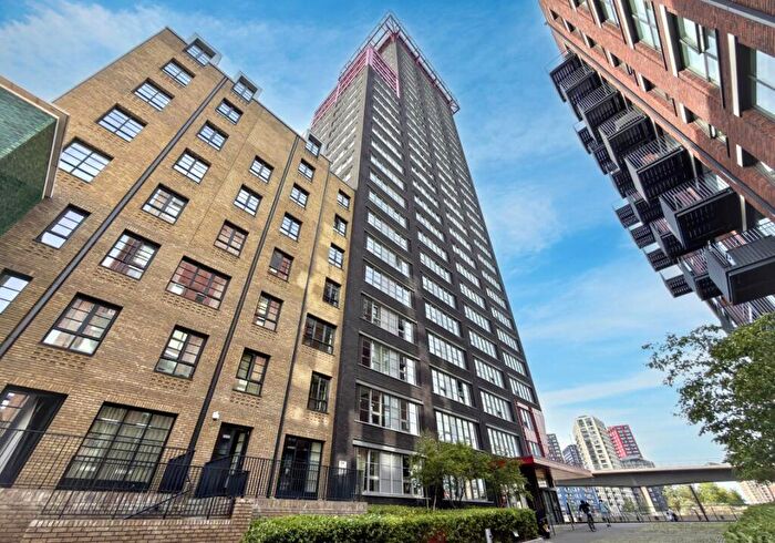 Studio For Sale In Flat Douglass Tower, Goodluck Hope Walk, Poplar, London, E14