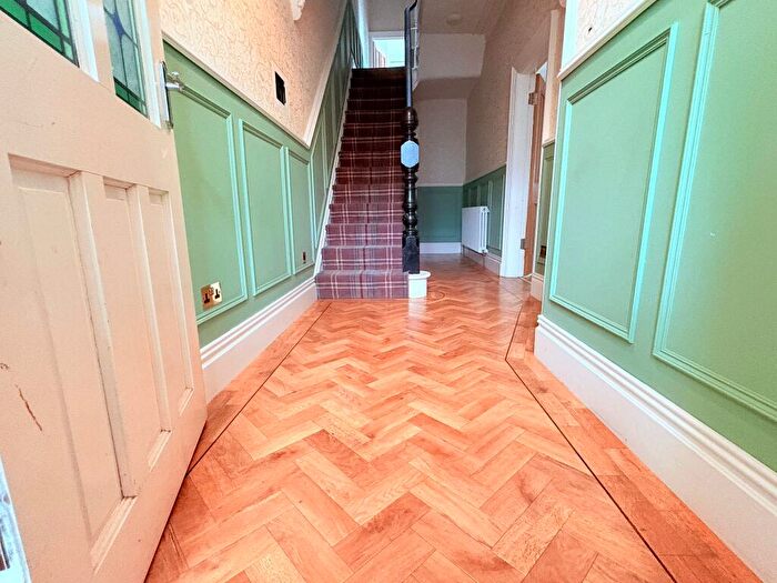 5 Bedroom House To Rent In Walmersley Road, BL9