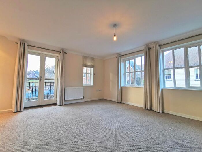 2 Bedroom Flat To Rent In Farriers Lea, Haywards Heath, RH16