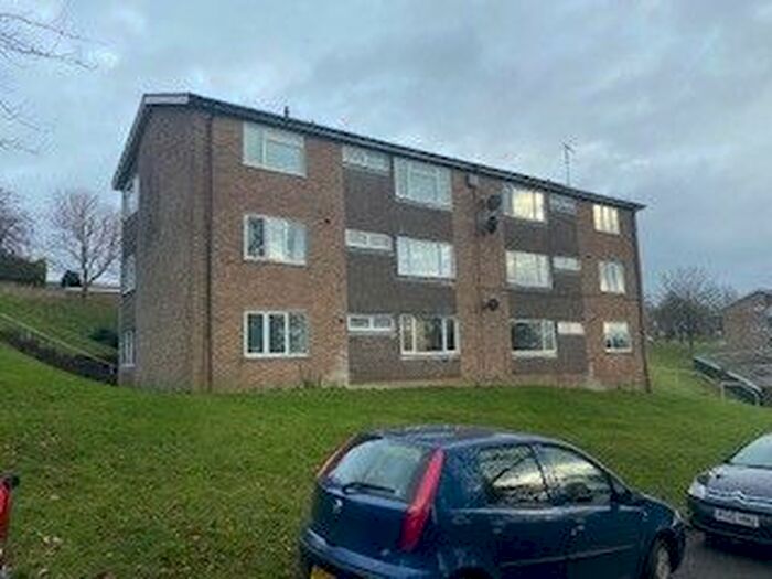 3 Bedroom Flat To Rent In The Pastures, Downley, High Wycombe HP13