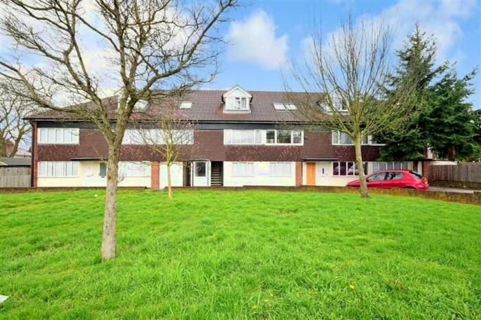 1 Bedroom Flat To Rent In St Barnabus Road, Woodford IG8