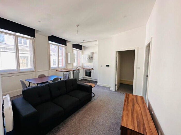 2 Bedroom Apartment To Rent In Silver Street, Hull, Yorkshire, HU1