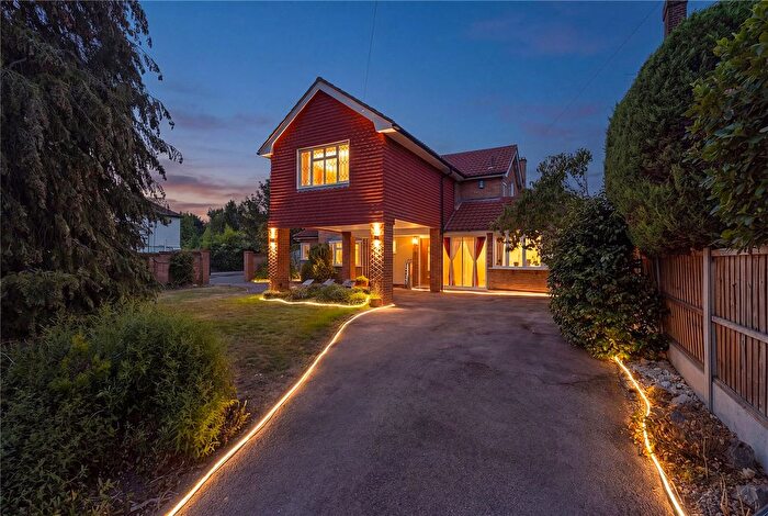 4 Bedroom Detached House For Sale In Parkland Avenue, Upminster, RM14