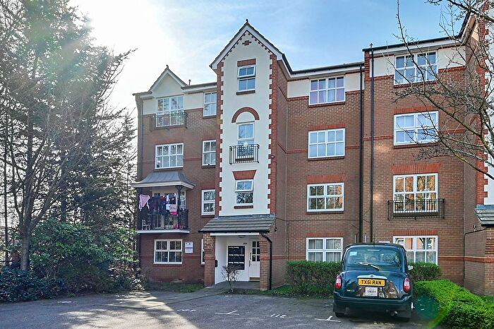 1 Bedroom Flat For Sale In Shaftesbury Gardens, North Acton, London, NW10
