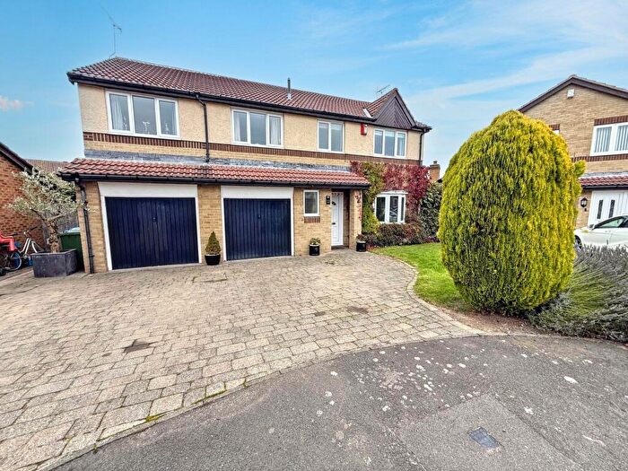 6 Bedroom Detached House For Sale In Pinewood Avenue, Cramlington, Northumberland, NE23