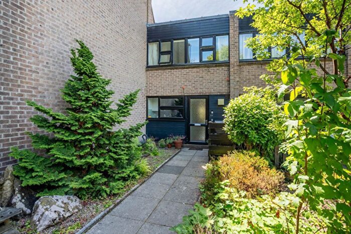 2 Bedroom Town House For Sale In Ouse Lea, York, YO30