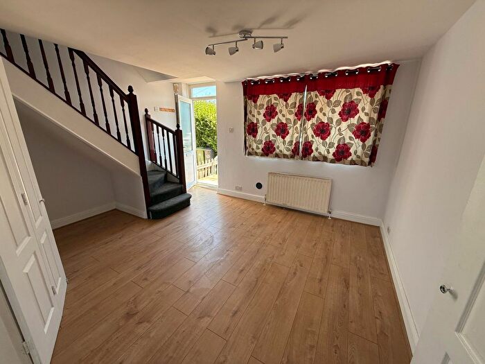 2 Bedroom End Of Terrace House To Rent In Durban Road, Walthamstow, E17