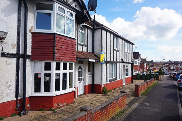 1 Bedroom Flat To Rent In Litchfield Road, SO18