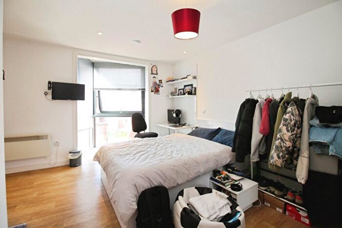 1 Bedroom Flat To Rent In St. Michaels Lane, Headingley, Leeds, West Yorkshire, LS6