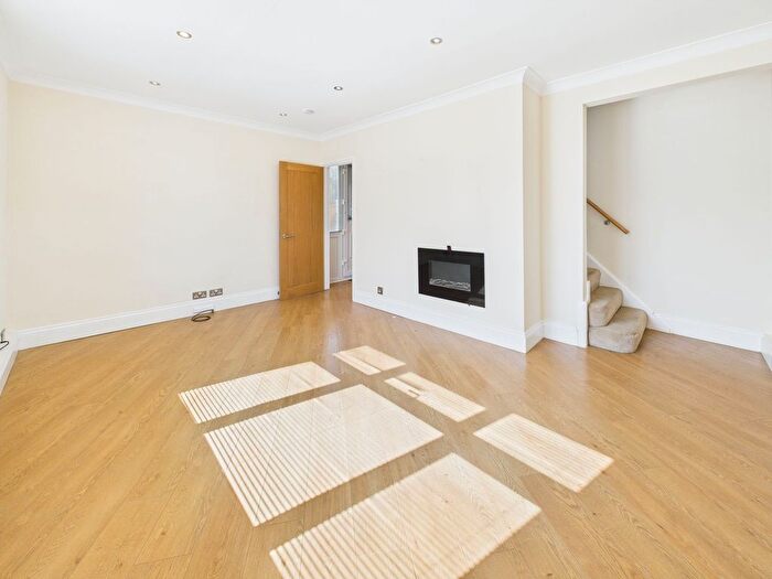 3 Bedroom End Of Terrace House To Rent In Pinkwell Lane, Hayes, UB3