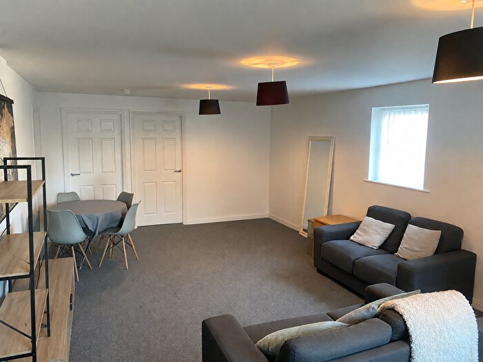 2 Bedroom Flat To Rent In Hendal Lane, Wakefield, WF2