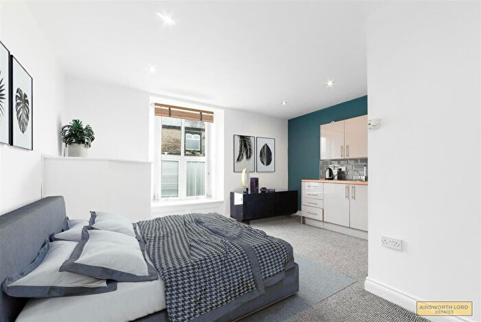 Studio To Rent In Part Self-Contained Bedsit, Redearth Rd., Darwen, BB3