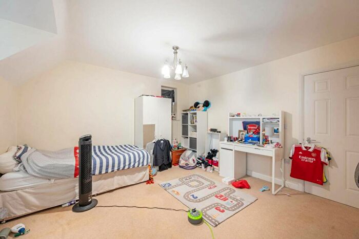 5 Bedroom Semi-Detached House To Rent In Brightwen Grove, Stanmore, HA7