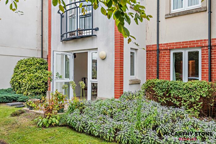1 Bedroom Apartment For Sale In Farringford Court, Avenue Road, Lymington, Hampshire, SO41