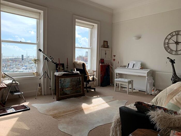 1 Bedroom Flat To Rent In Harbour Parade, Ramsgate, Kent, CT11