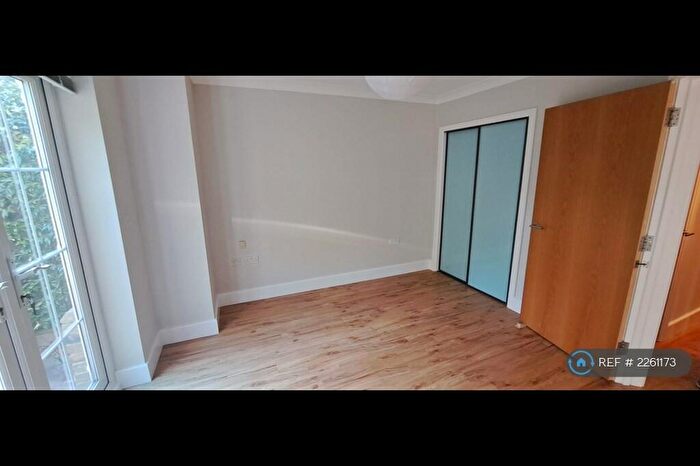 2 Bedroom Flat To Rent In Albemarle Road, Beckenham, BR3