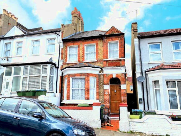 Houses for sale & to rent in SE18 7AF, Walmer Terrace, Glyndon London