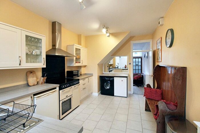 3 Bedroom Terraced House For Sale In Exeter Street, Salisbury, SP1