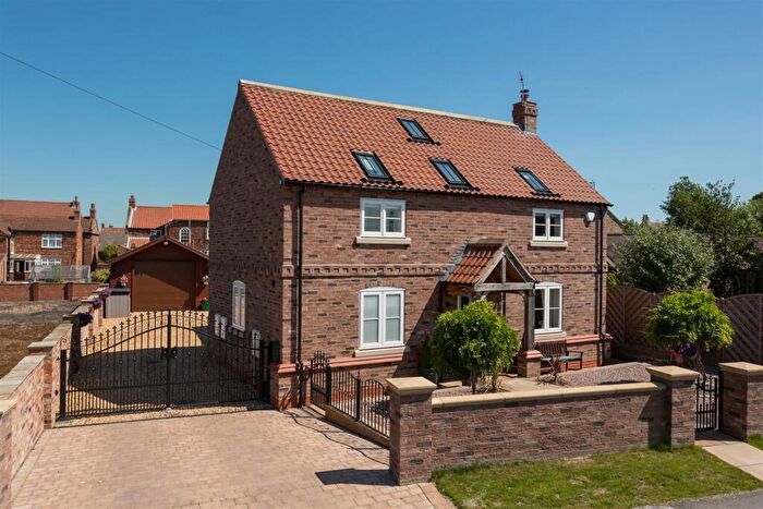 4 Bedroom Detached House For Sale In South Street, Barmby On The Marsh, DN14