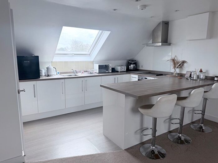 2 Bedroom Flat For Sale In Station Road, Rainham, ME8