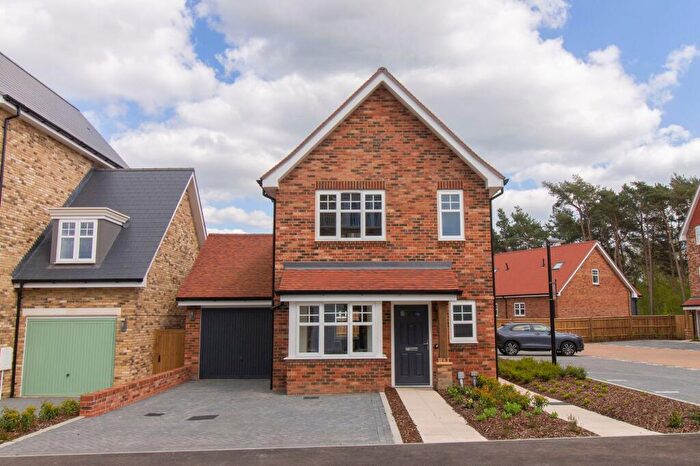3 Bedroom Detached House For Sale In Sweet Chestnut Close, Fleet, GU51