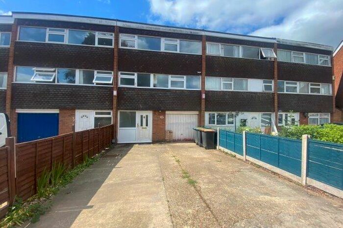 4 Bedroom Property To Rent In Fearnley Crescent, Bedford, MK42