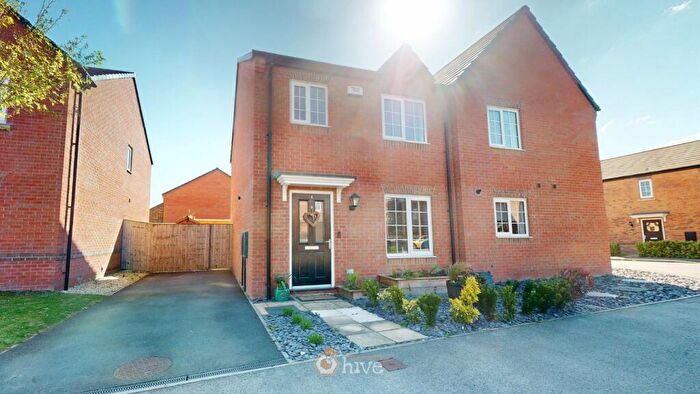 3 Bedroom Semi Detached House For Sale In Heatherfields Crescent, New Rossington, Doncaster, DN11