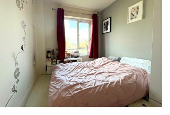 2 Bedroom Flat For Sale In Heritage Avenue, London, NW9
