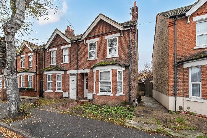 3 Bedroom Semi Detached House For Sale In Slough, SL1