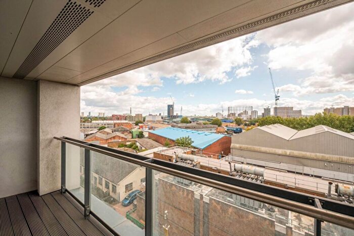 2 Bedroom Flat To Rent In Rotherhithe New Road, Bermondsey, London, SE16