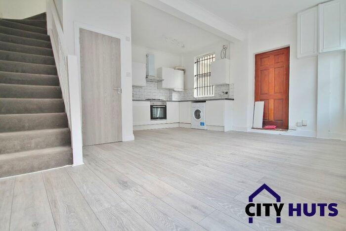 3 Bedroom Terraced House To Rent In Wightman Road, Turnpike Lane, N8