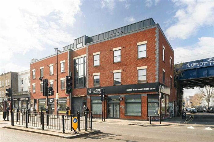 1 Bedroom Flat To Rent In Cambridge Heath Road, Bethnal Green, E2