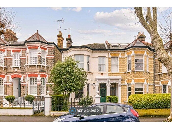2 Bedroom Maisonette To Rent In Crescent Lane, London, SW4