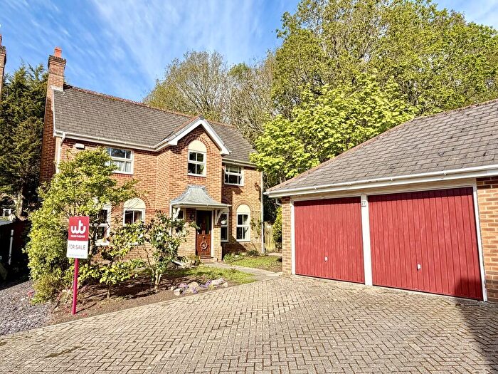 4 Bedroom Detached House For Sale In Twin Oaks Close, Broadstone, BH18