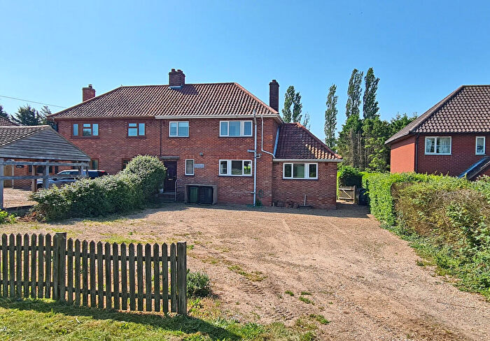 3 Bedroom Semi-Detached House For Sale In Aylsham Road, Felmingham, NR28
